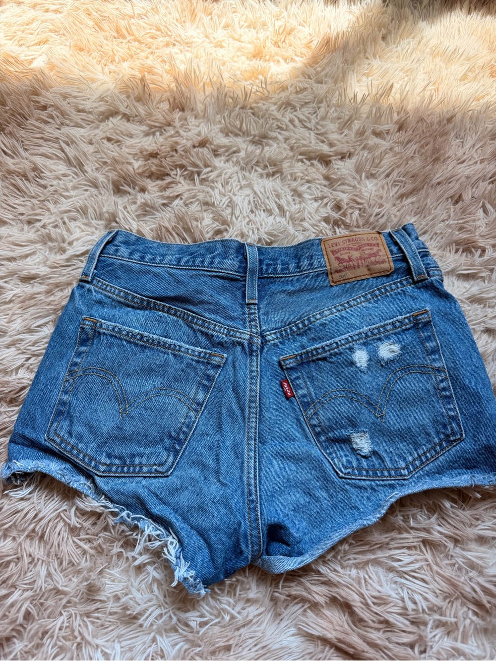 Levi’s 501 Distressed Cut Off Denim Shorts W27